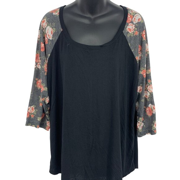 Torrid Black Plus Size 2 2X Black Floral Raglan 3/4 Sleeve Top Shirt NWT New - Picture 2 of 7